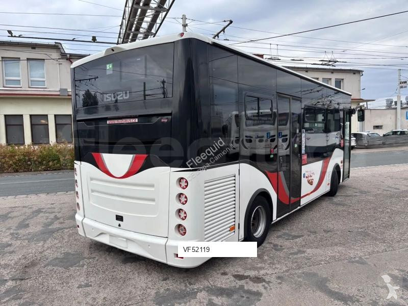 Autobussen Isuzu Novo