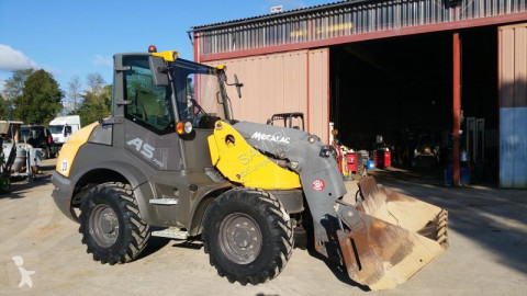 Lastare på däck Mecalac