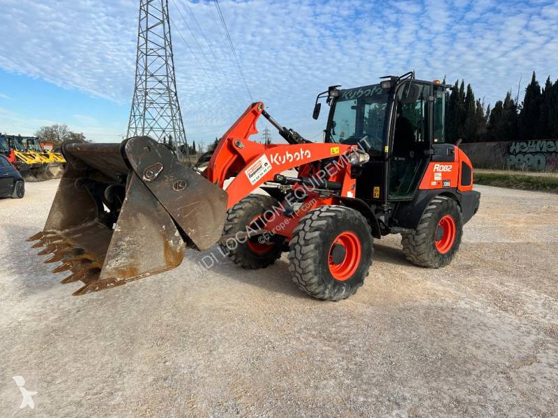 Pala cargadora Kubota R082