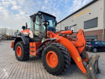 Kolový nakladač Hitachi
