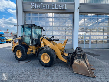 Caterpillar 908 M / 2.644h / Gabel / Schaufel