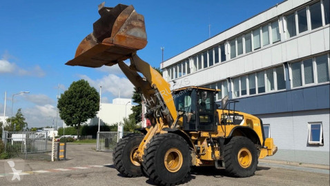 Kolový nakladač Caterpillar