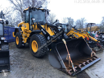 Колісний навантажувач JCB