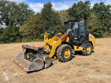 Caterpillar906