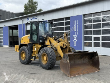 Колёсный погрузчик Caterpillar