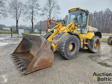 Chargeuse sur pneus JCB