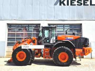 Hitachi kerekes rakodó