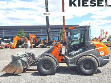 Hitachi kerekes rakodó
