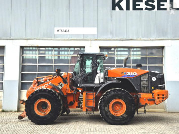 Hitachi kerekes rakodó