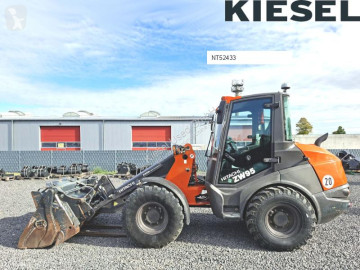 Hitachi kerekes rakodó