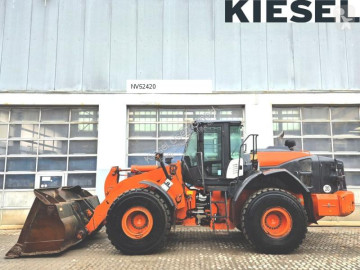 Hitachi kerekes rakodó