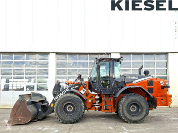 Hitachi kerekes rakodó