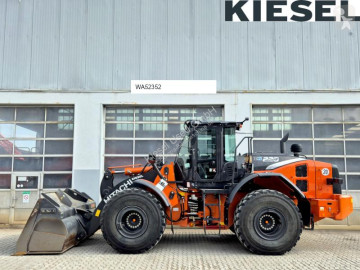 Hitachi kerekes rakodó