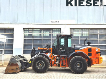 Hitachi kerekes rakodó