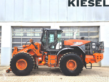 Hitachi kerekes rakodó