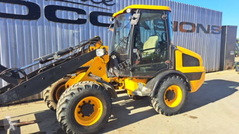 Chargeuse sur pneus JCB