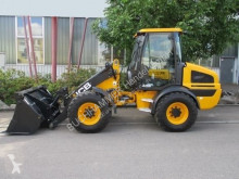 Lastik tekerli yükleyici JCB 409