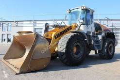 Liebherr L 566 læsser på dæk brugt