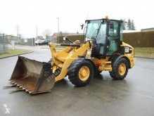 Caterpillar 907 M lastare på däck begagnad