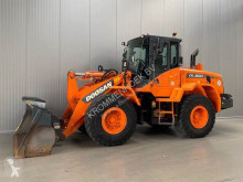 Lastik tekerli yükleyici Doosan DL 200