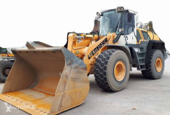Lastik tekerli yükleyici Liebherr L566