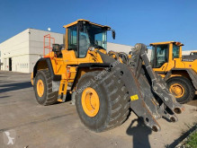 مُحمّلة محملة بعجلات Volvo L 220 H