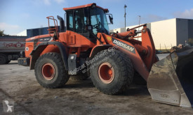 Doosan DL300 chargeuse sur pneus occasion