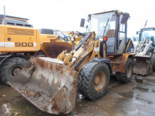 Kolový nakladač Caterpillar 906