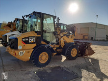 مُحمّلة Caterpillar 907M محملة بعجلات مستعمل