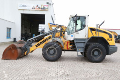 مُحمّلة محملة بعجلات Liebherr L524 mit neuer Bereifung