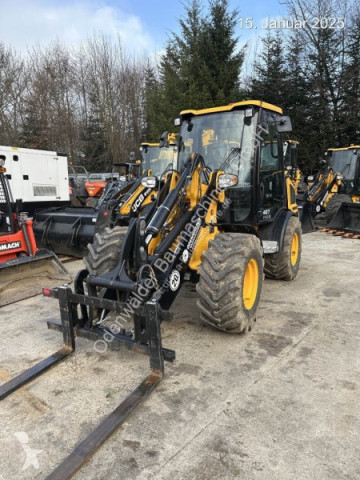 JCB407
