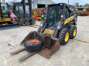 Mini pala cargadora New Holland