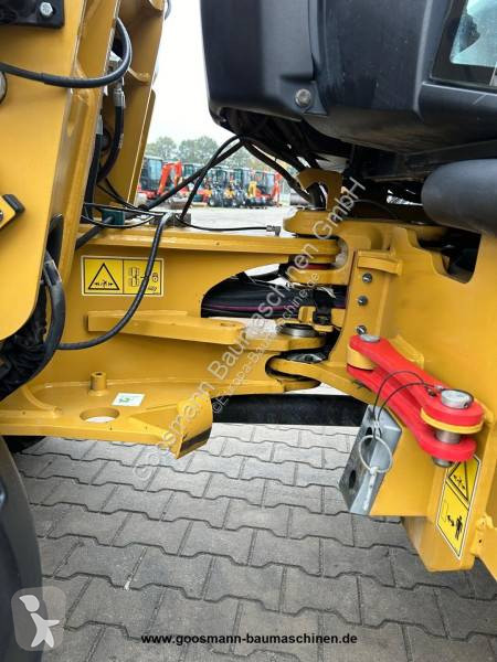 Shovel Caterpillar 907 M