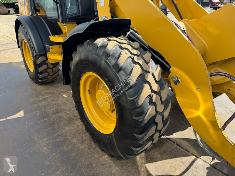 Shovel Caterpillar M