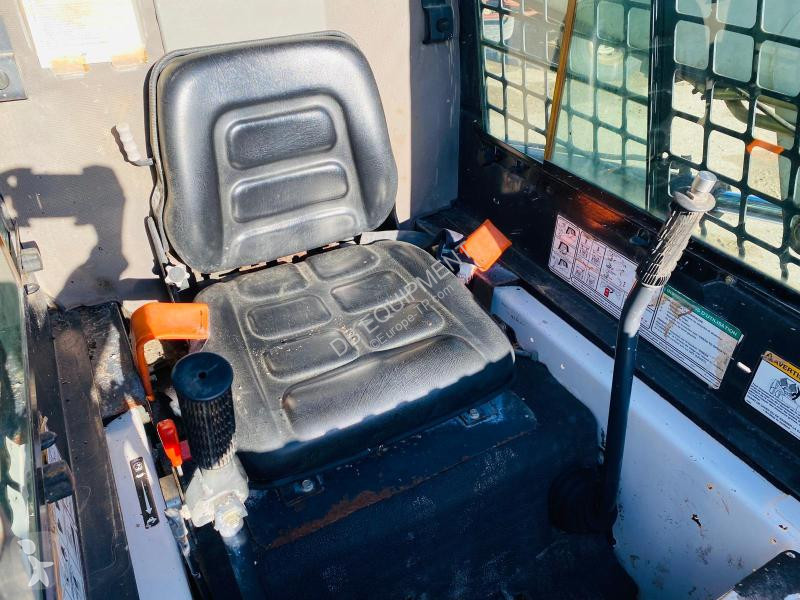 Pá carregadora Bobcat  S100 mini chargeuse sur...