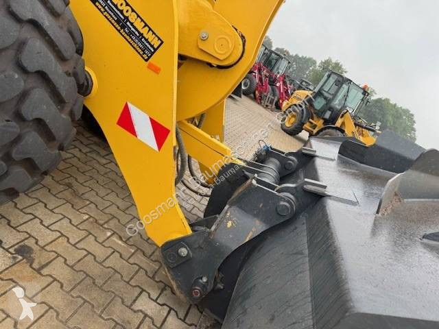 مُحمّلة Komatsu WA 320-8