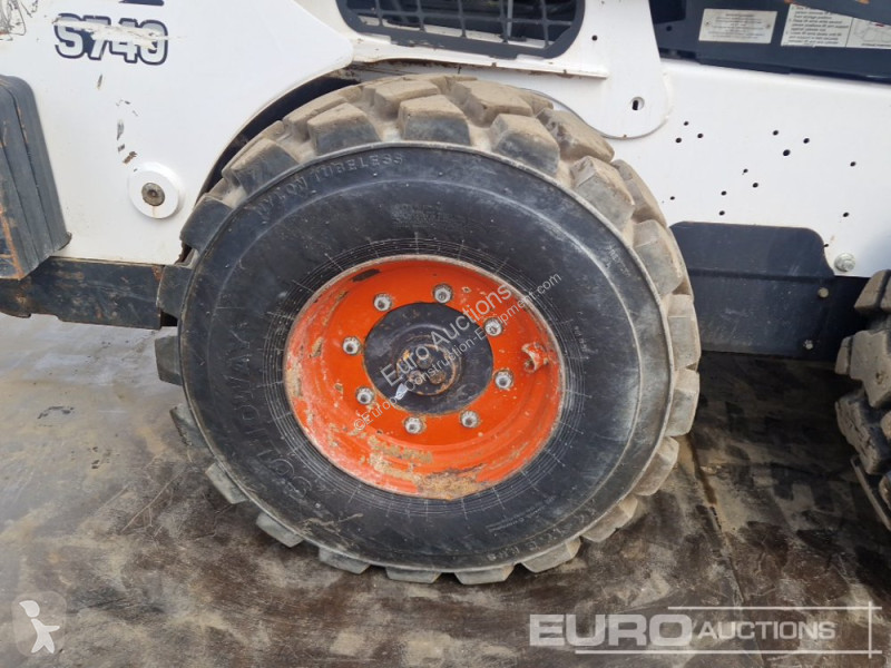 Shovel Bobcat S740