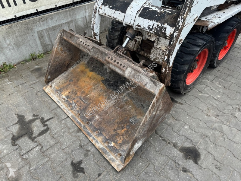 Shovel Bobcat 553