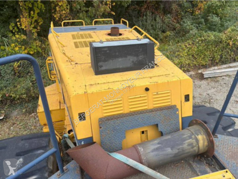Товарач Komatsu WA700