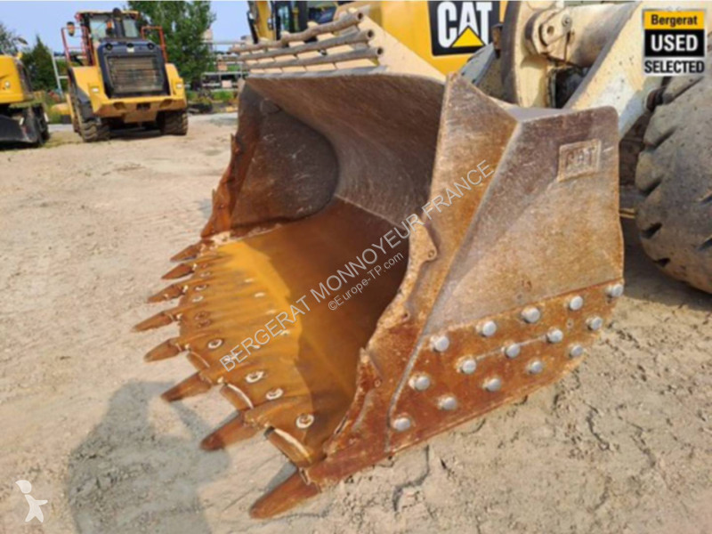 Nakladač Caterpillar 972M XE