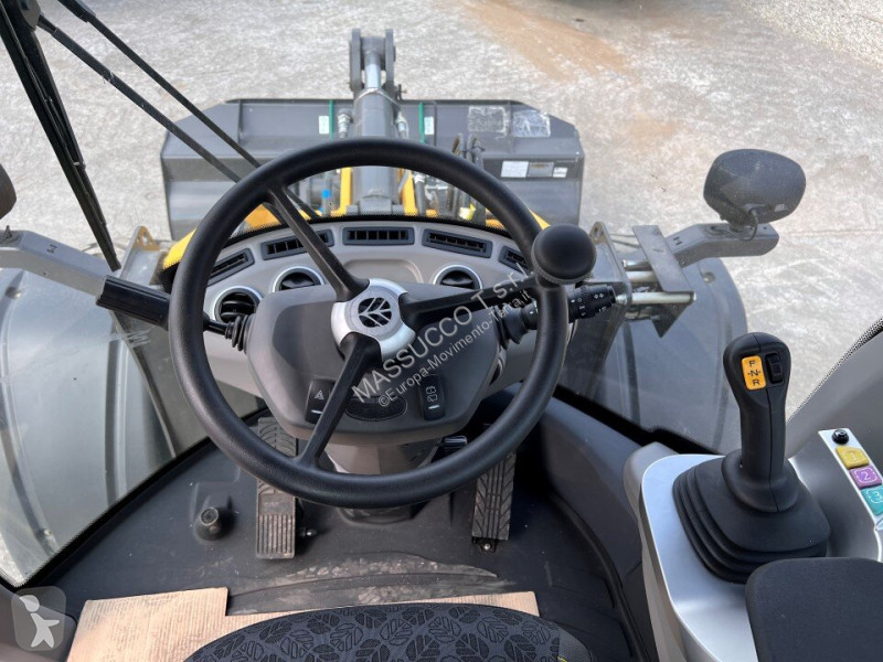 Фронтальный погрузчик New Holland D