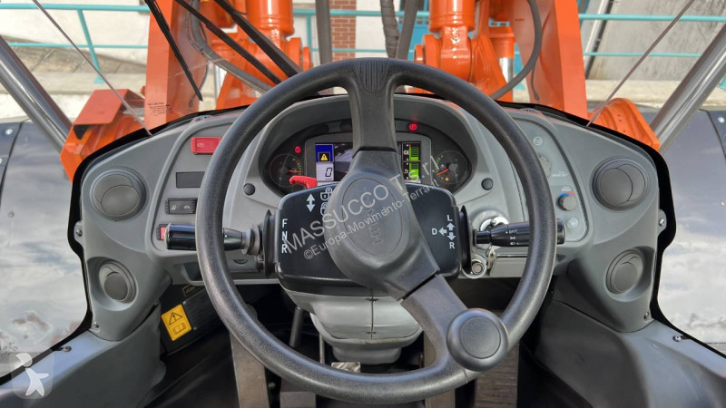 Ładowarka Hitachi 6