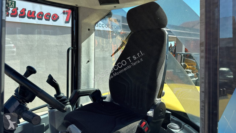 Pá carregadora Yanmar V100