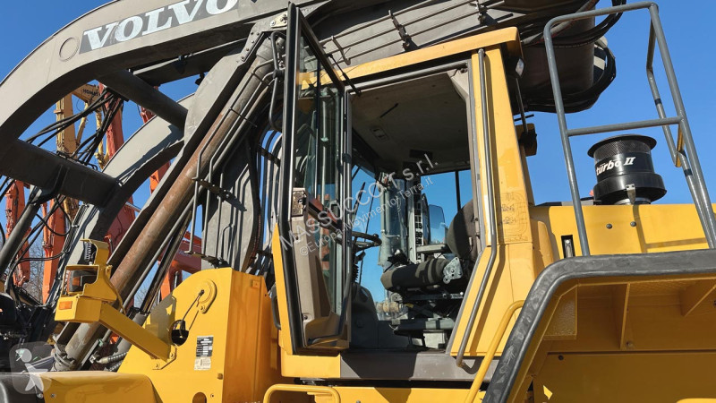 Nakladač Volvo HL