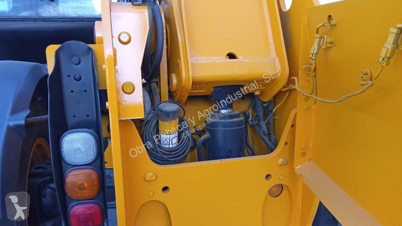 Nakladač JCB 531-70