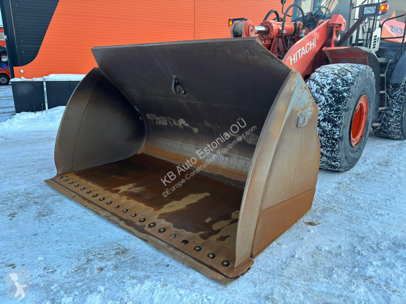 Фронтальный погрузчик Hitachi 3305B 5500 l BUCKET