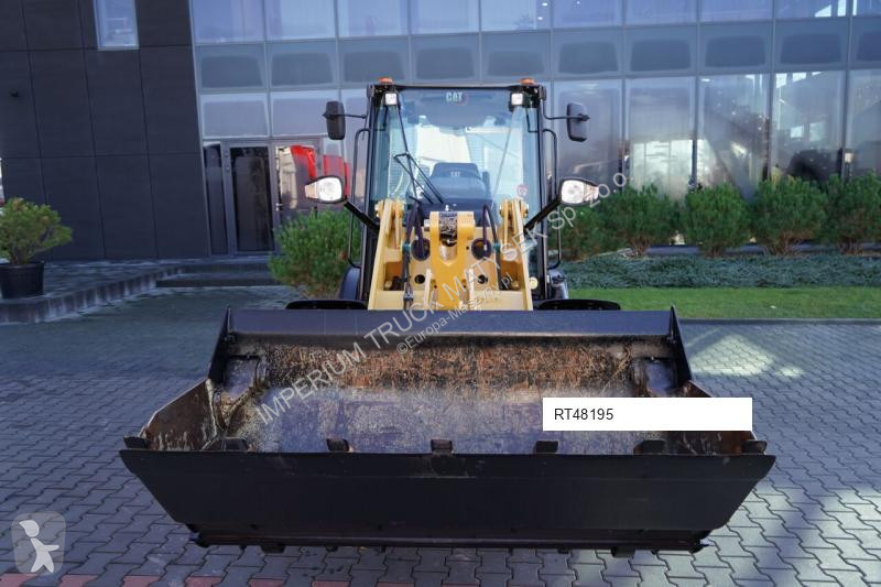Nakladač Caterpillar 906M