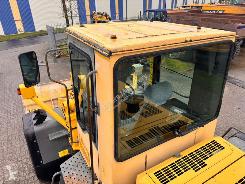 Nakladač Komatsu 3