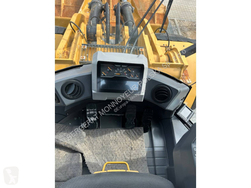 Nakladač Caterpillar 980