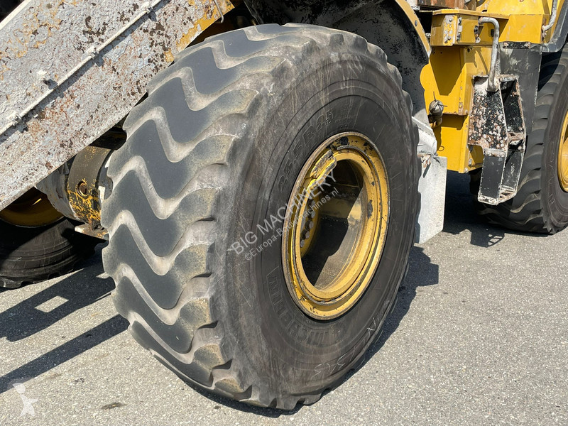 Chargeuse Caterpillar M